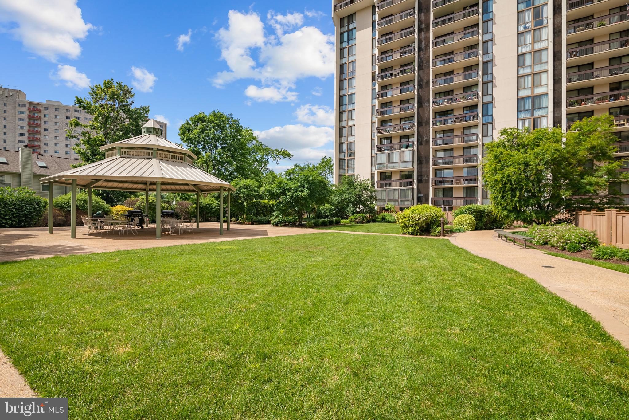 5300 Holmes Run Pkwy #403