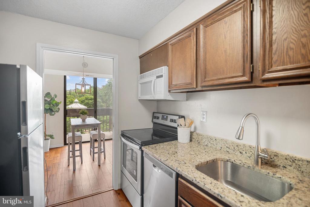 5300 Holmes Run Pkwy #403