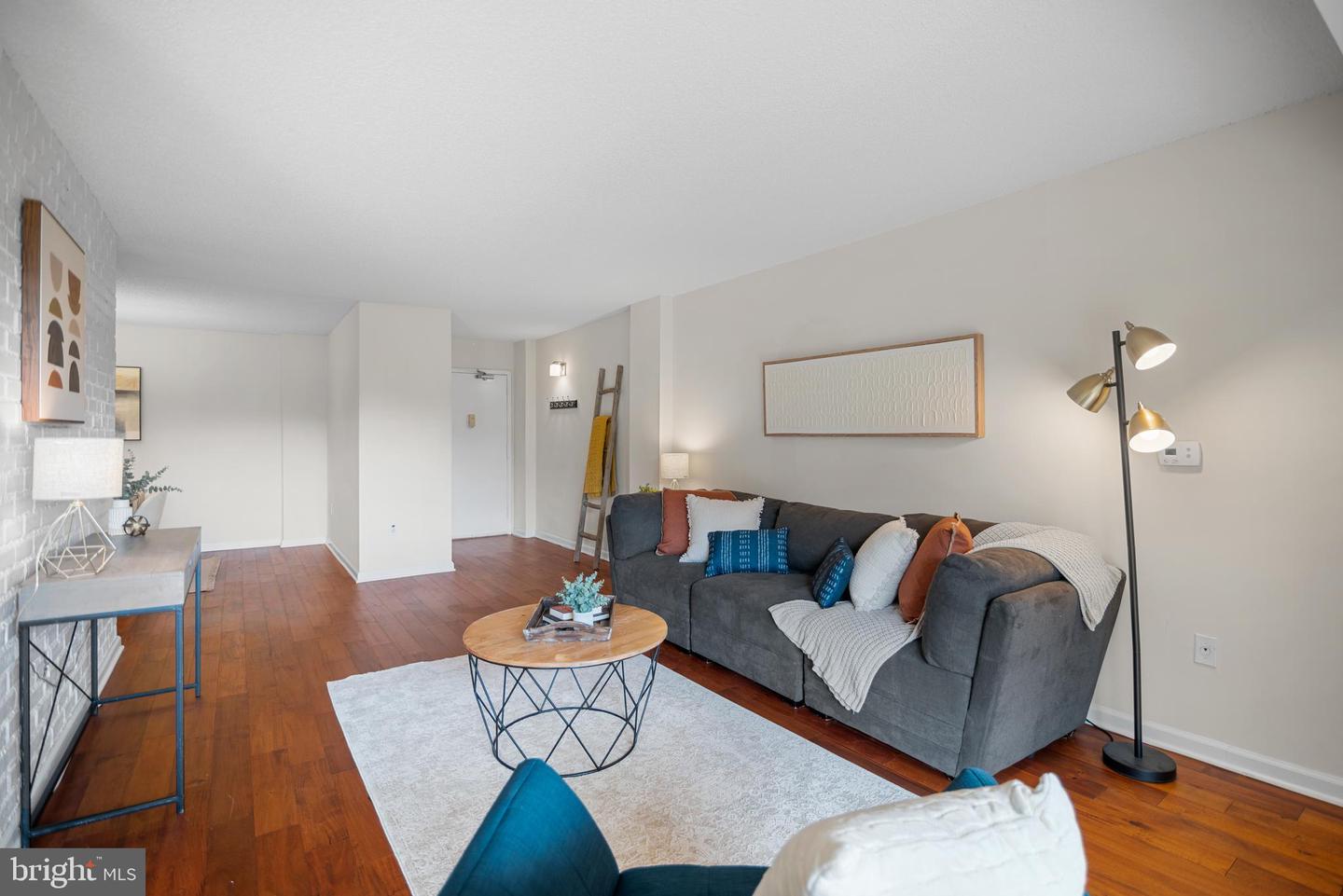 5300 Holmes Run Pkwy #403