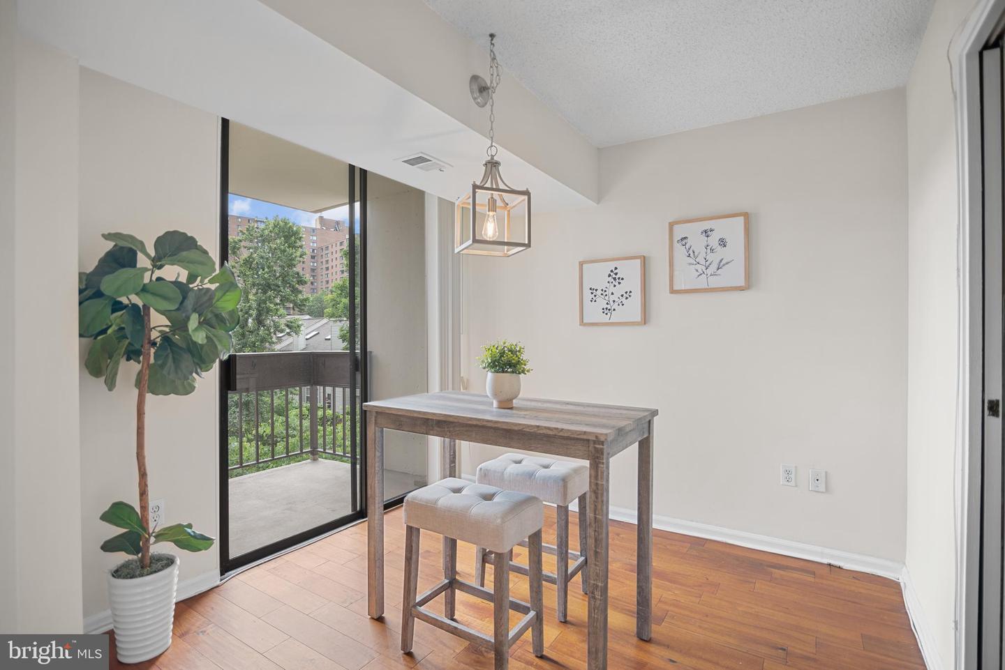 5300 Holmes Run Pkwy #403