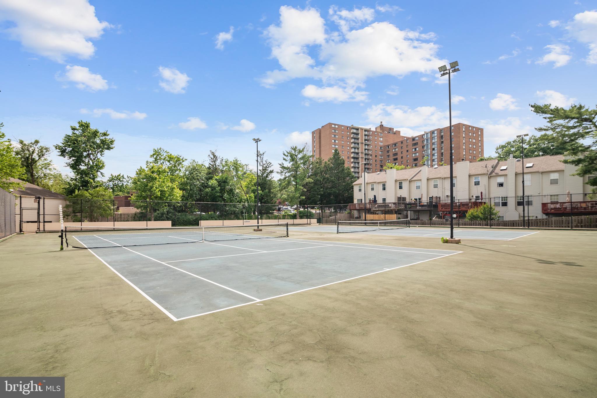 5300 Holmes Run Pkwy #403