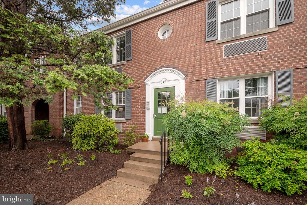 117 E Glebe Rd #C