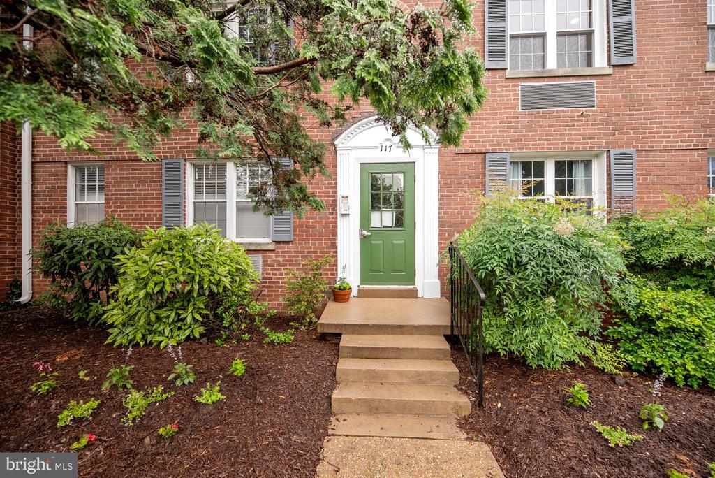 117 E Glebe Rd #C
