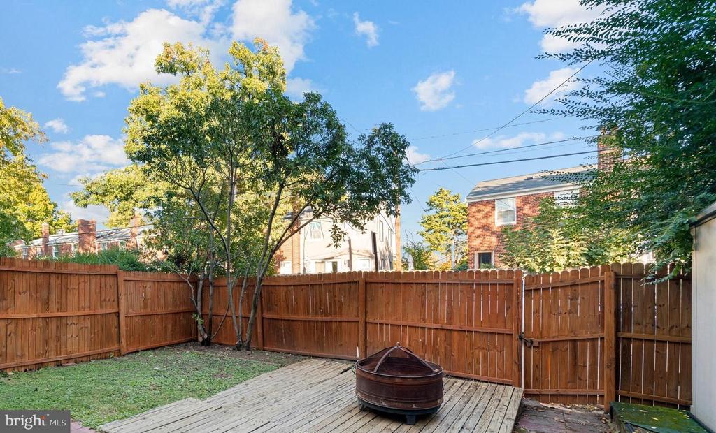 33 ANCELL ST
