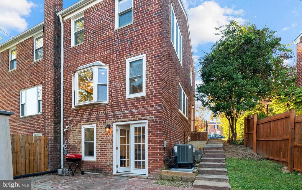 33 ANCELL ST