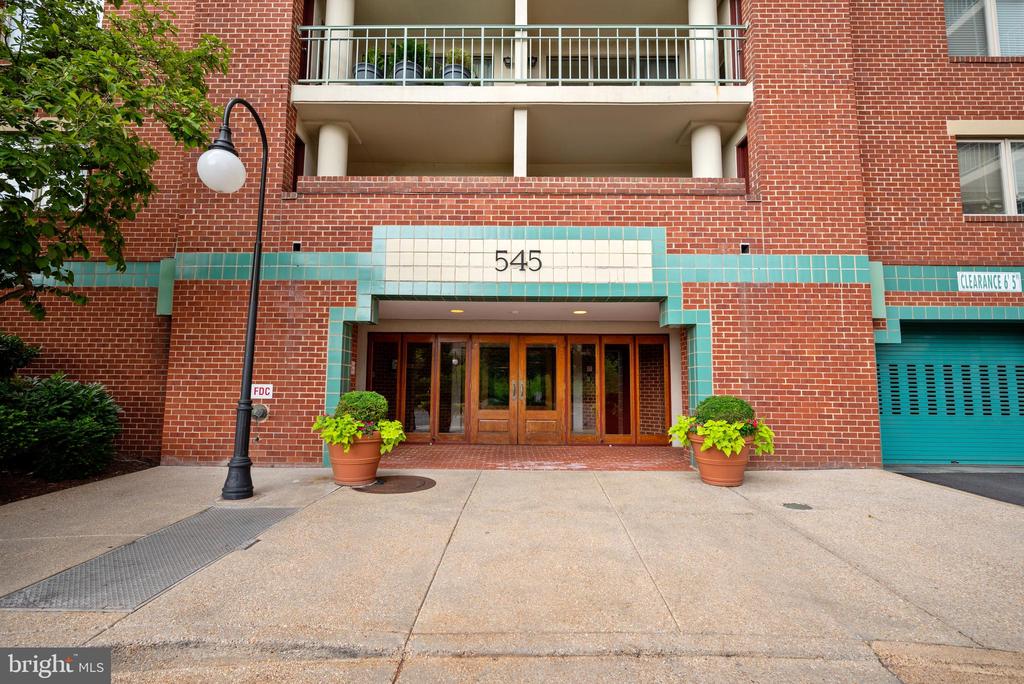 545 E Braddock Rd E #302
