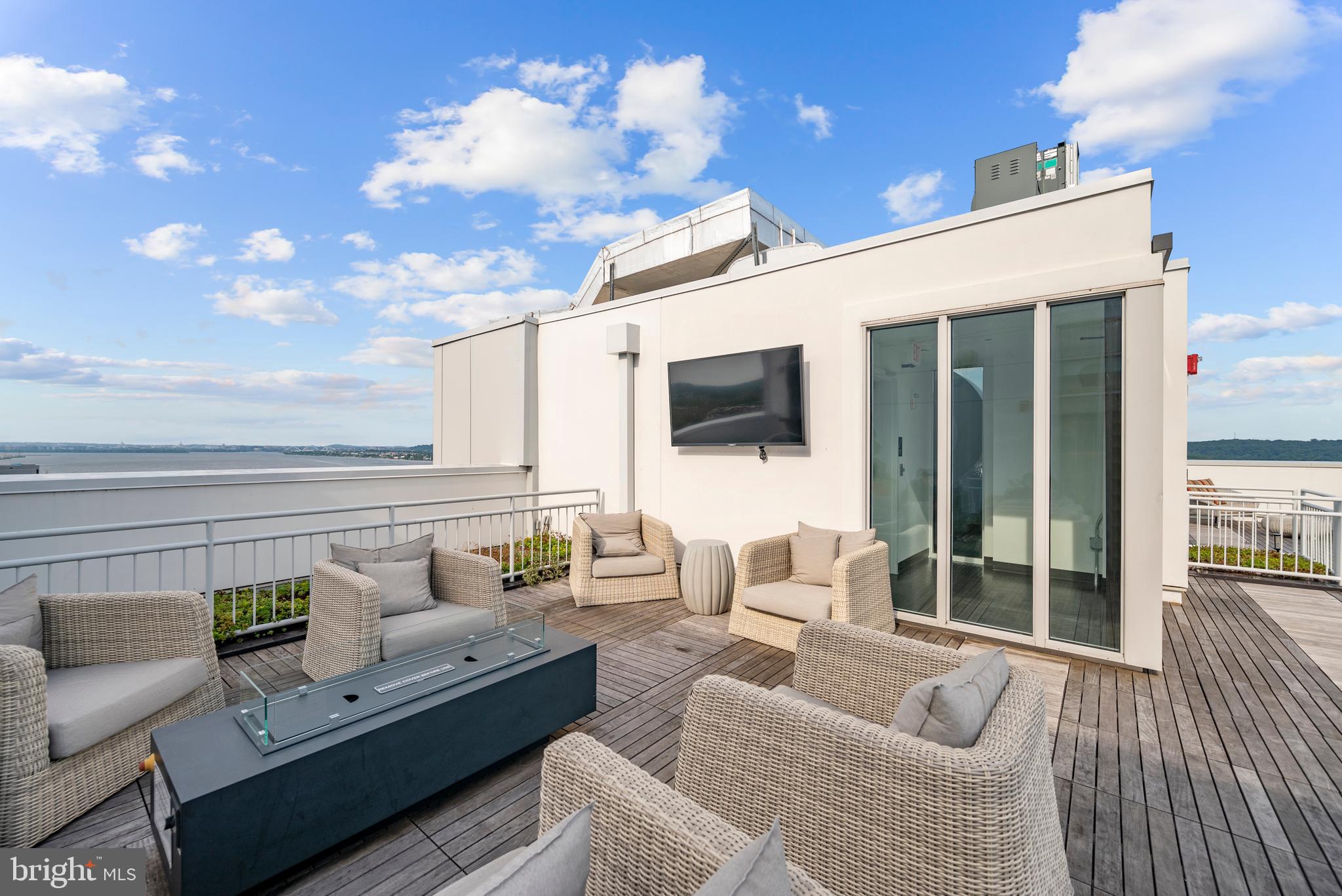 925 N Fairfax Street #1203