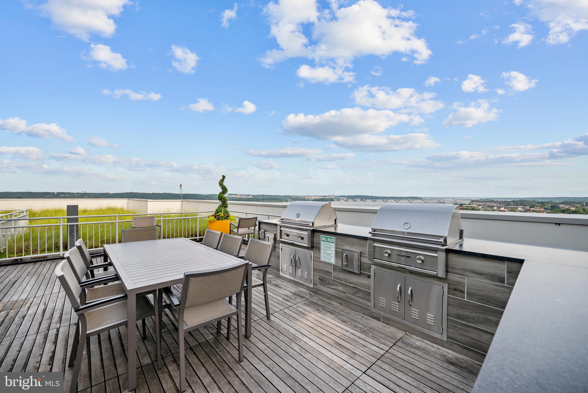 925 N Fairfax Street #1203