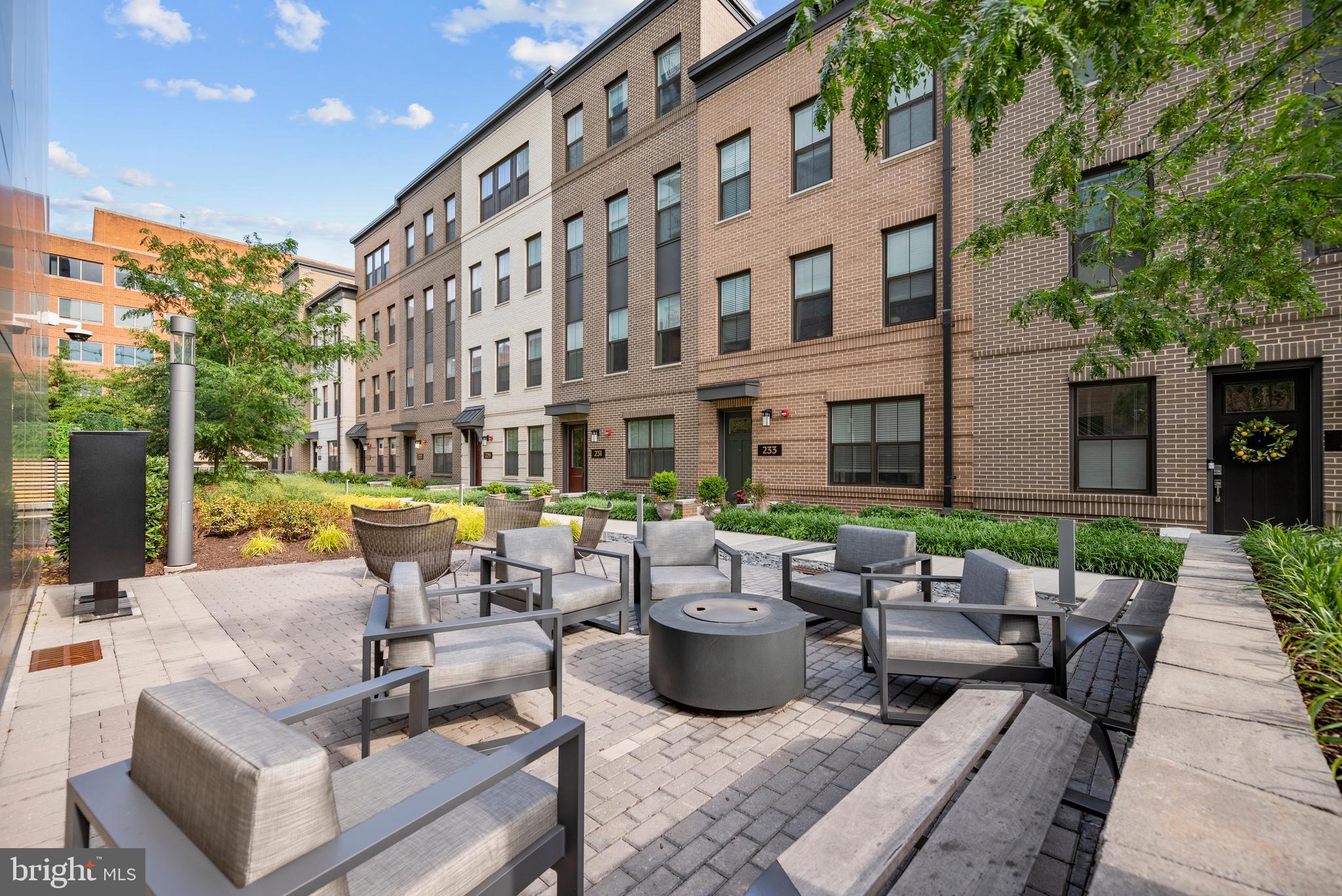 925 N Fairfax Street #1203
