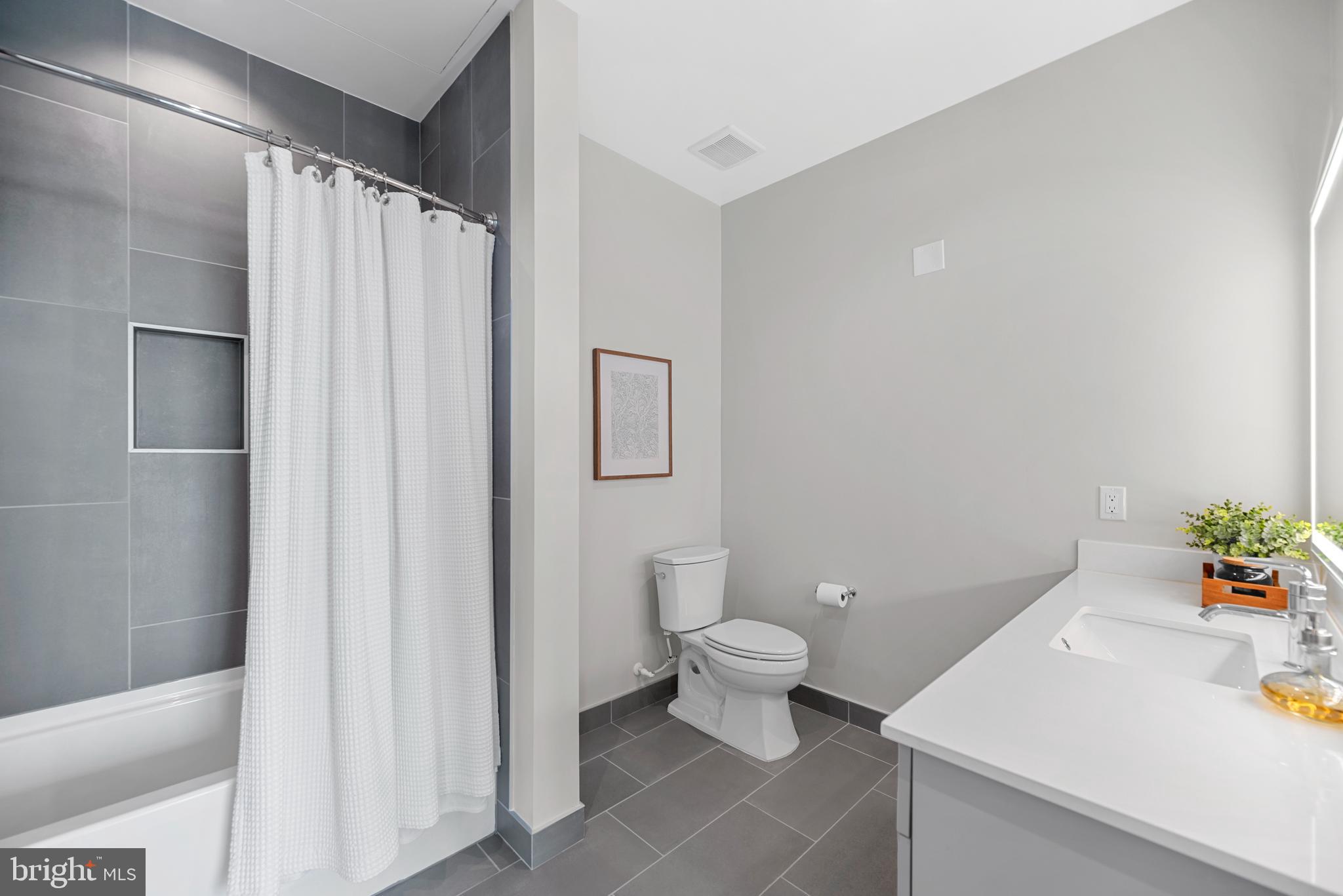 925 N Fairfax Street #1203