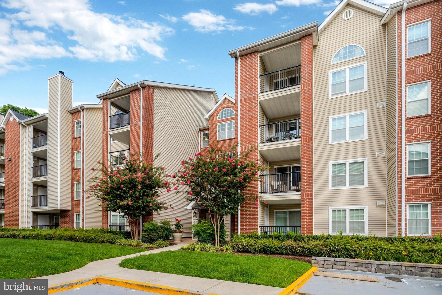 3307 WYNDHAM CIR #2157
