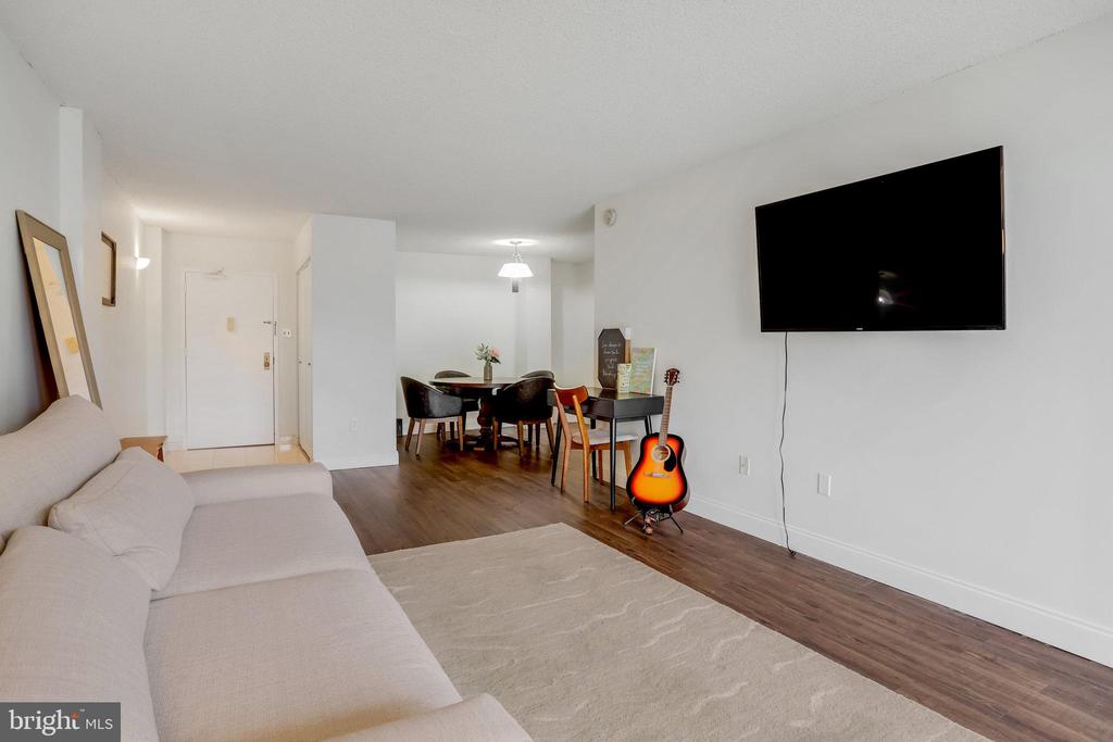 5300 HOLMES RUN PKWY #417