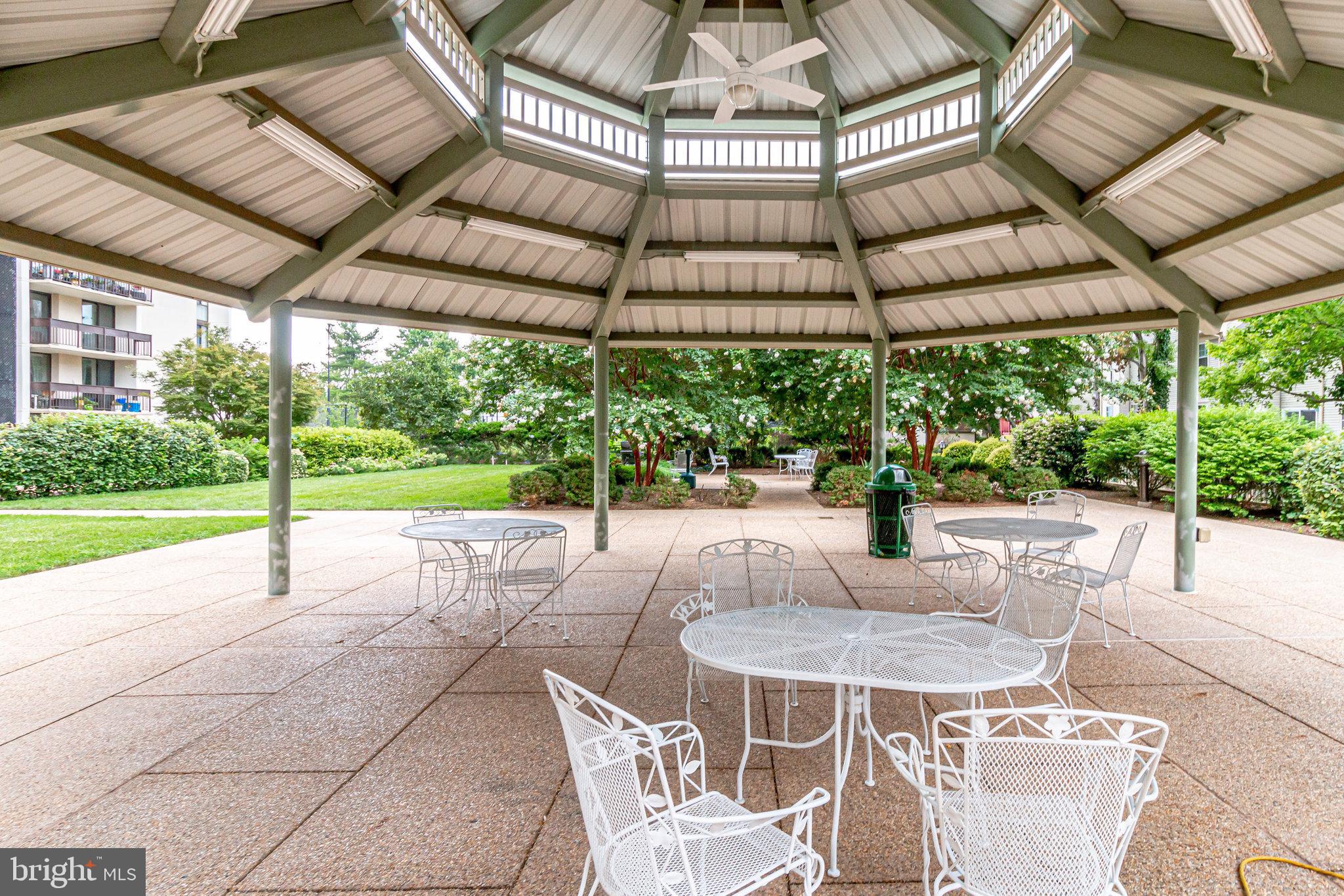 5300 HOLMES RUN PKWY #417