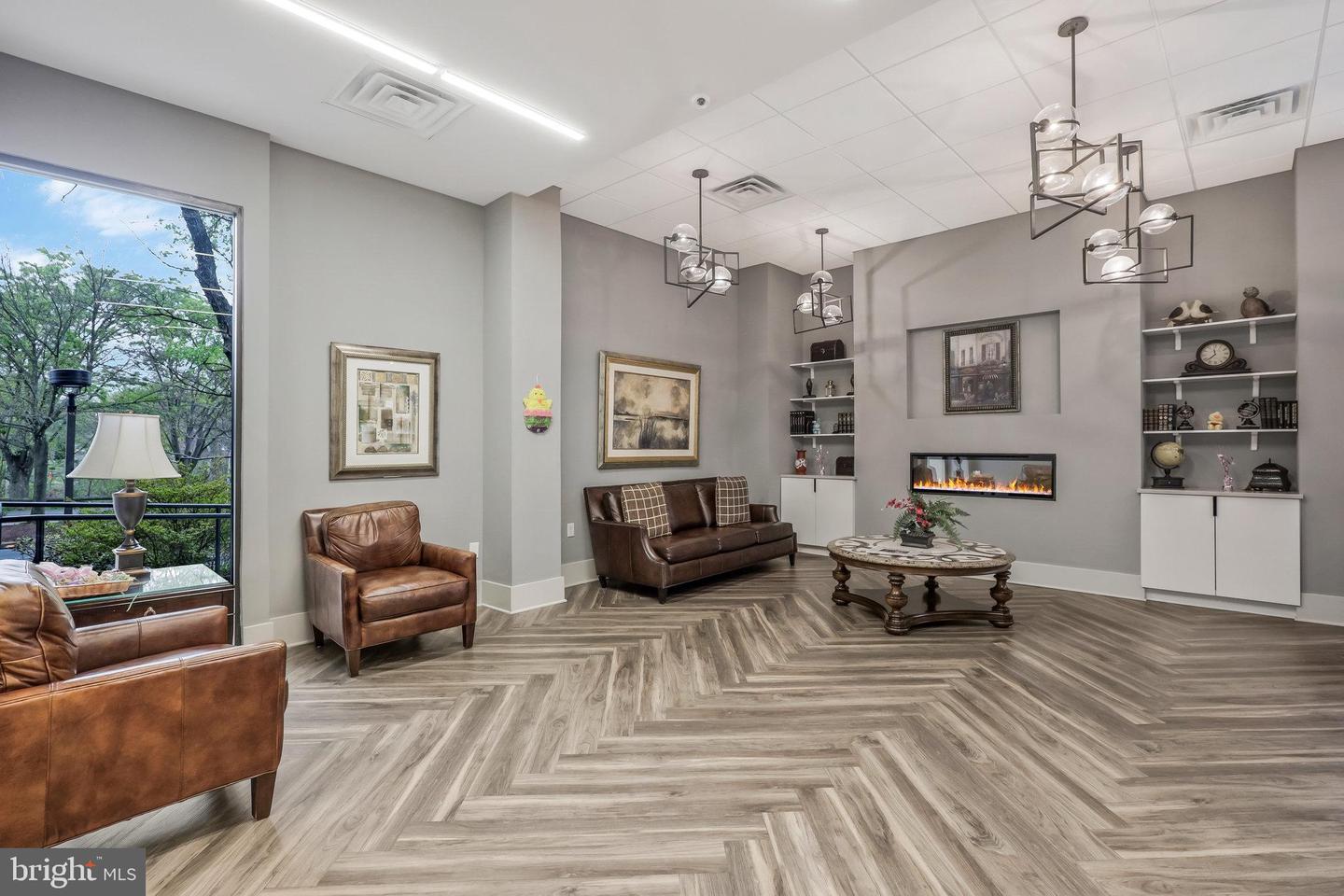 5300 HOLMES RUN PKWY #417