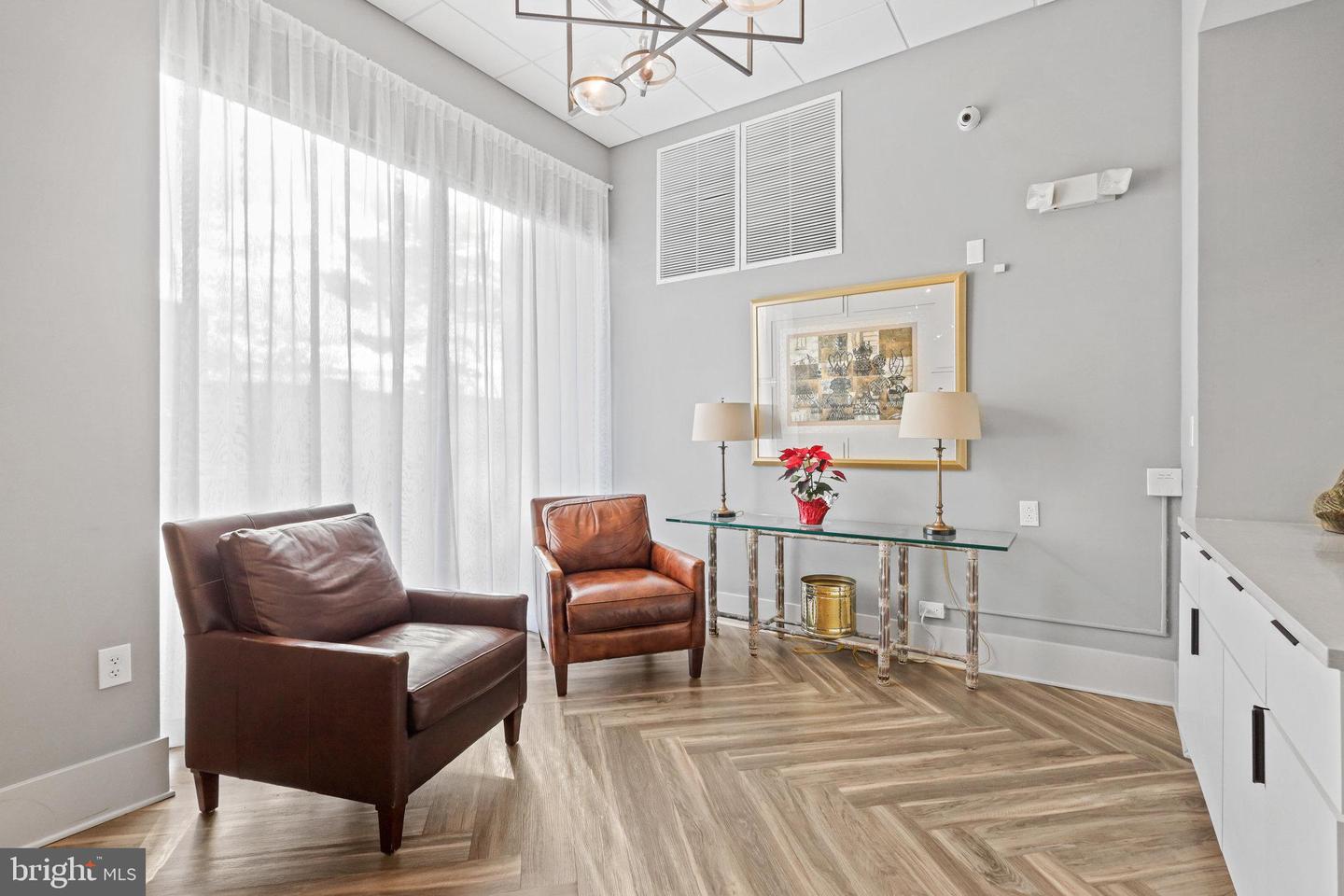 5300 HOLMES RUN PKWY #417