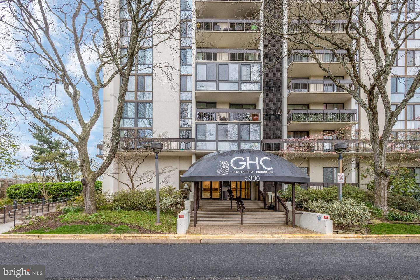 5300 HOLMES RUN PKWY #417