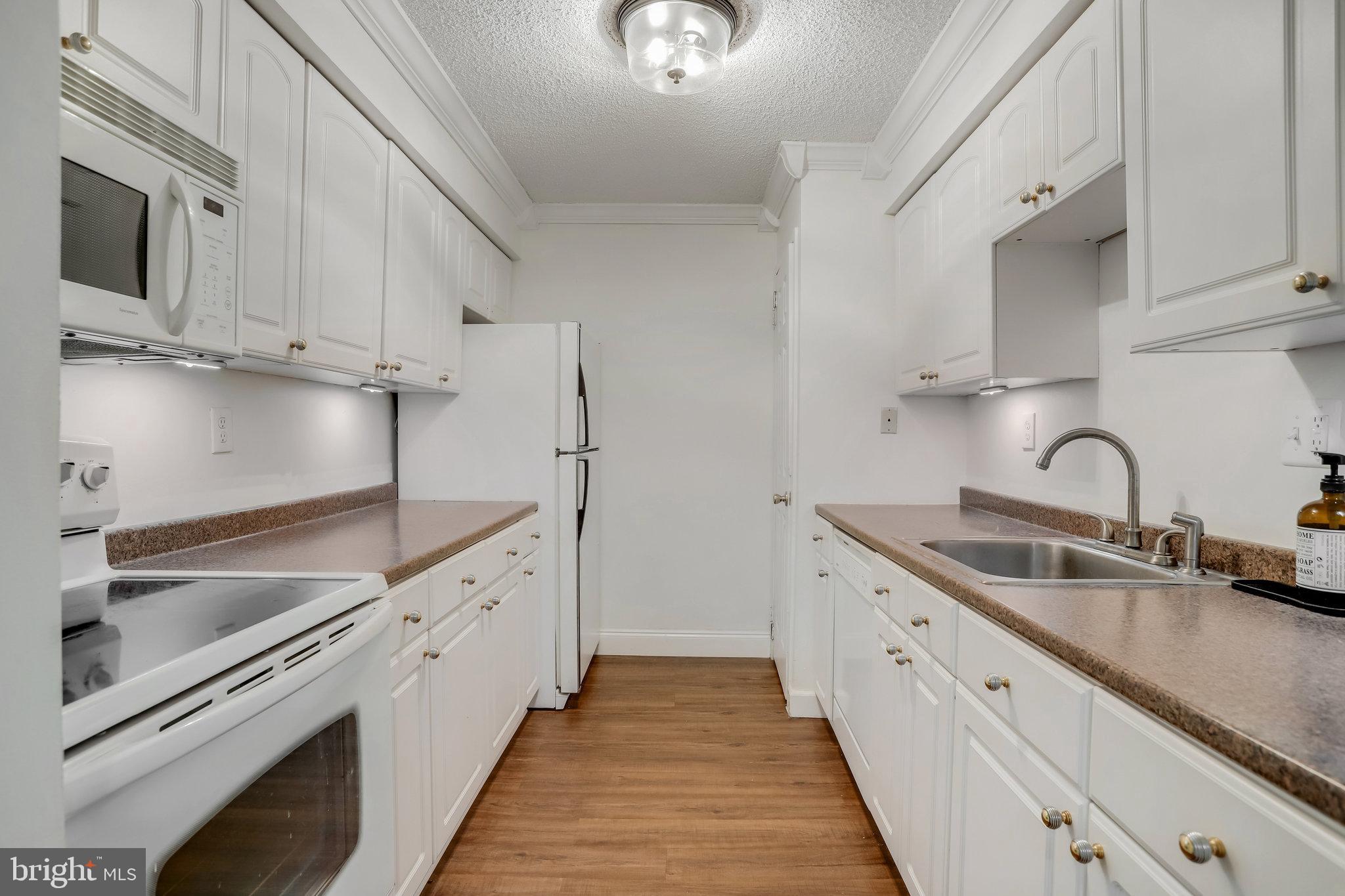 5300 HOLMES RUN PKWY #417