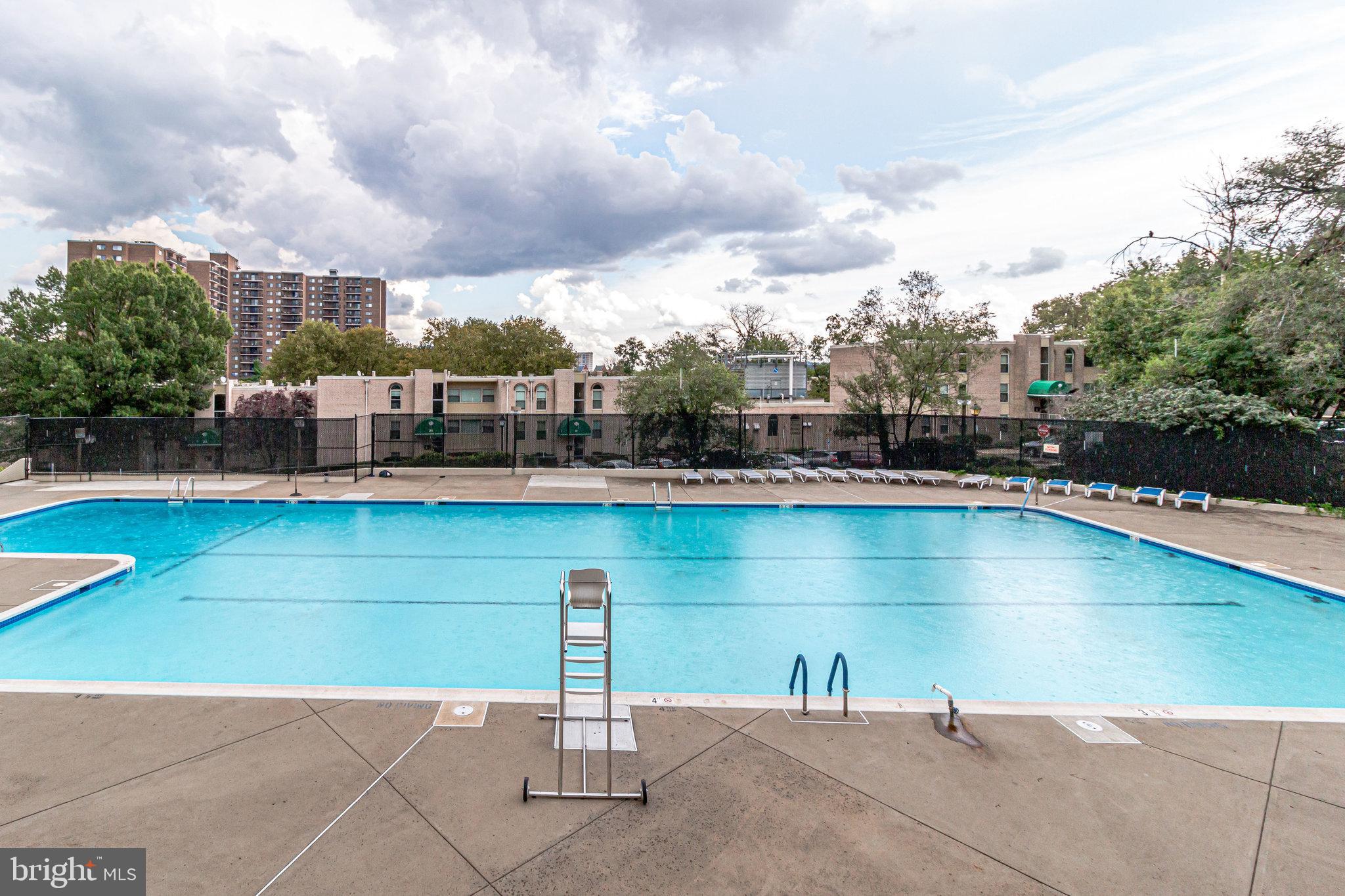 5300 HOLMES RUN PKWY #417