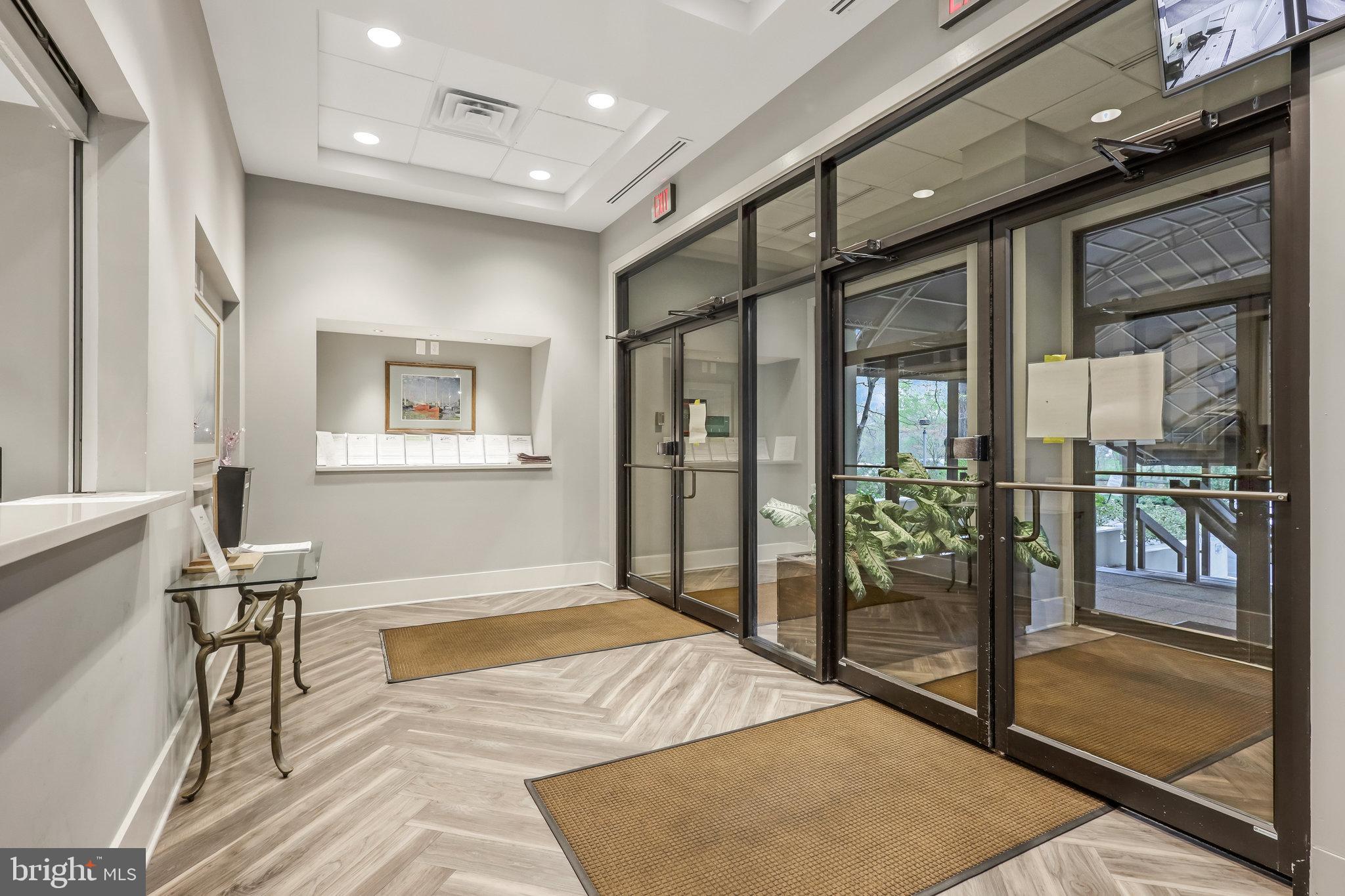 5300 HOLMES RUN PKWY #417