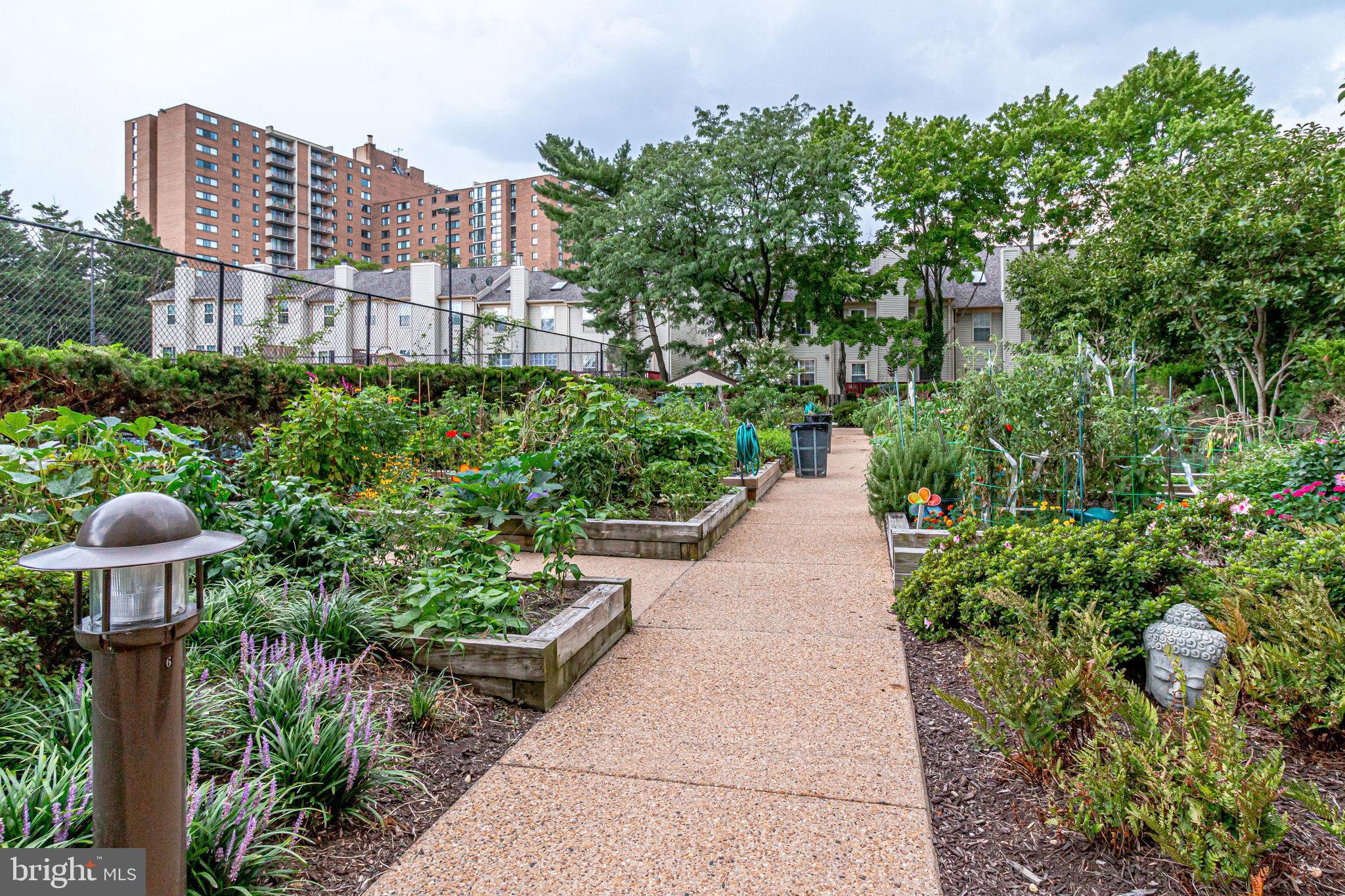 5300 HOLMES RUN PKWY #417