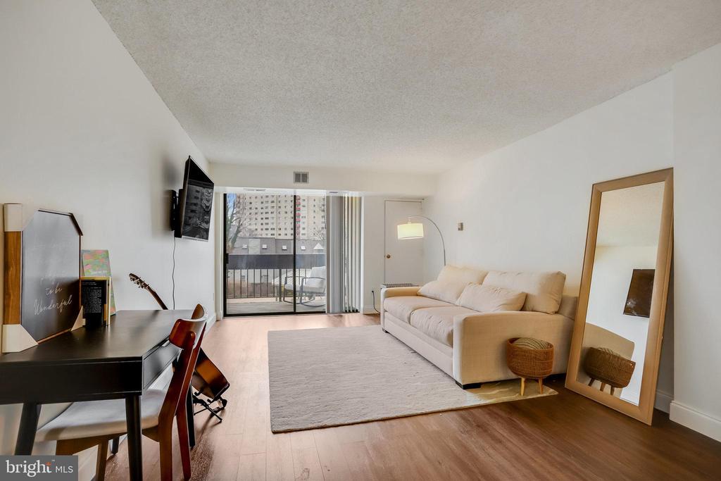 5300 HOLMES RUN PKWY #417