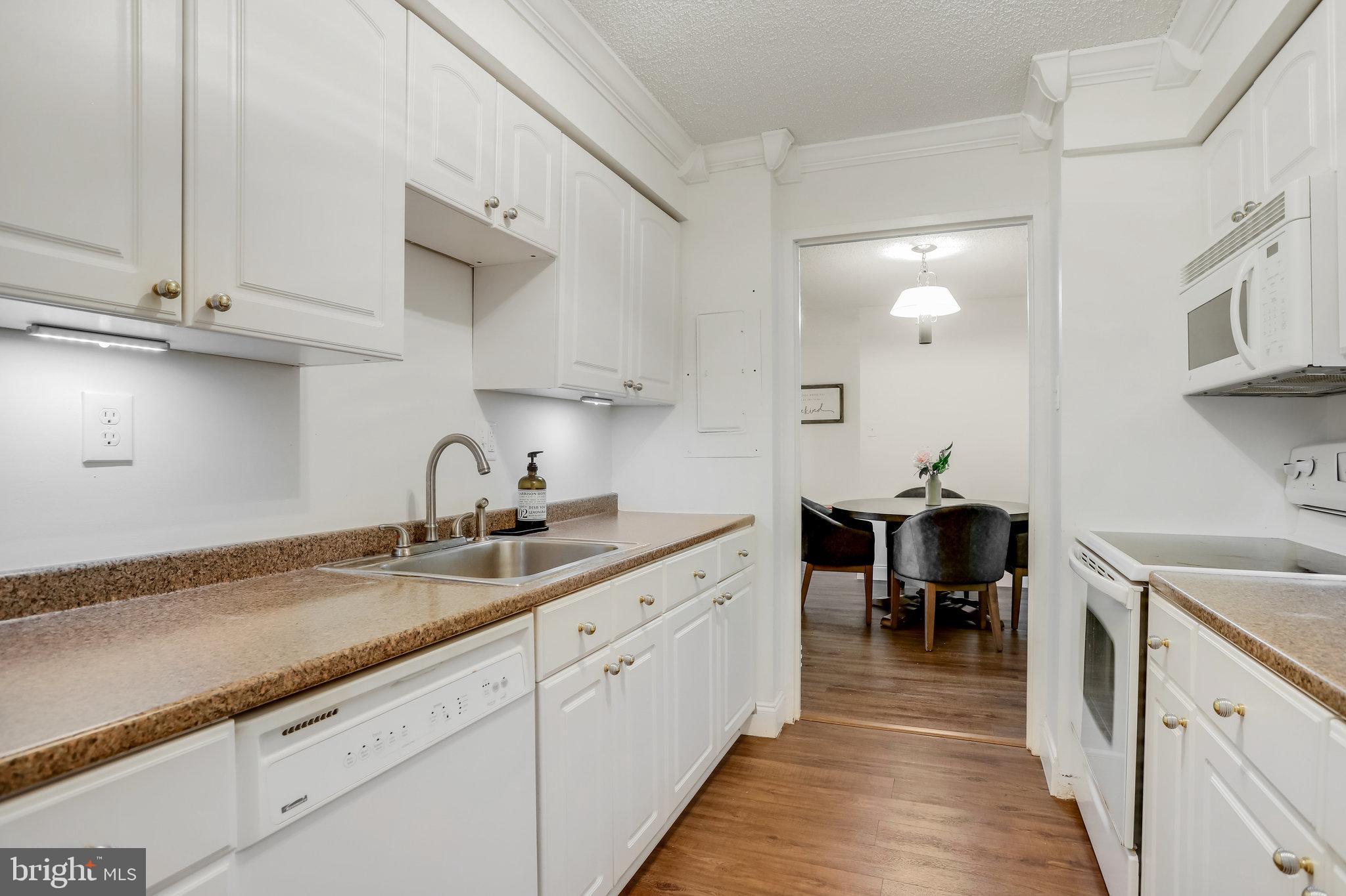 5300 HOLMES RUN PKWY #417