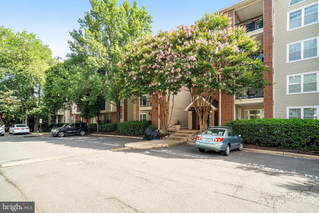 3315 Wyndham Cir #2235