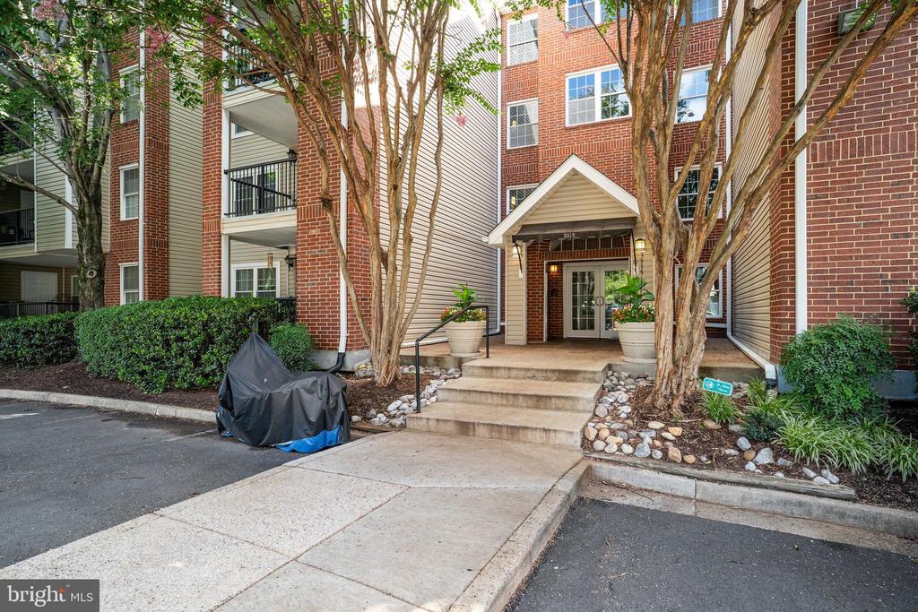 3315 Wyndham Cir #2235