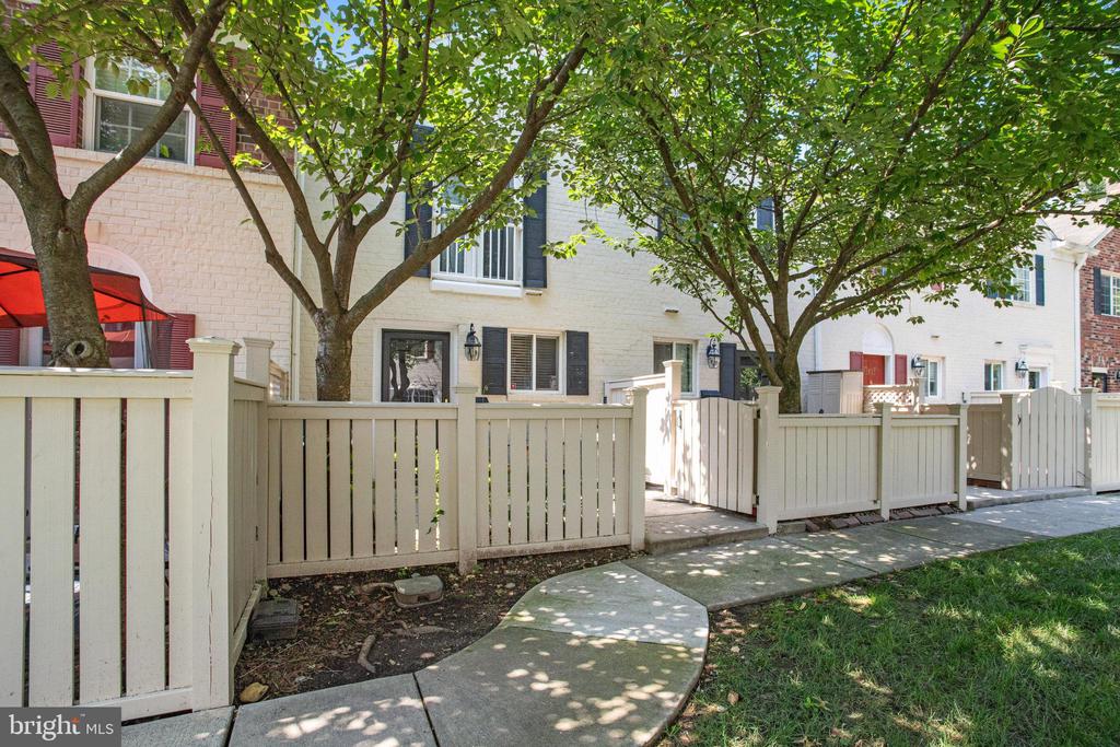 1311 N VAN DORN ST