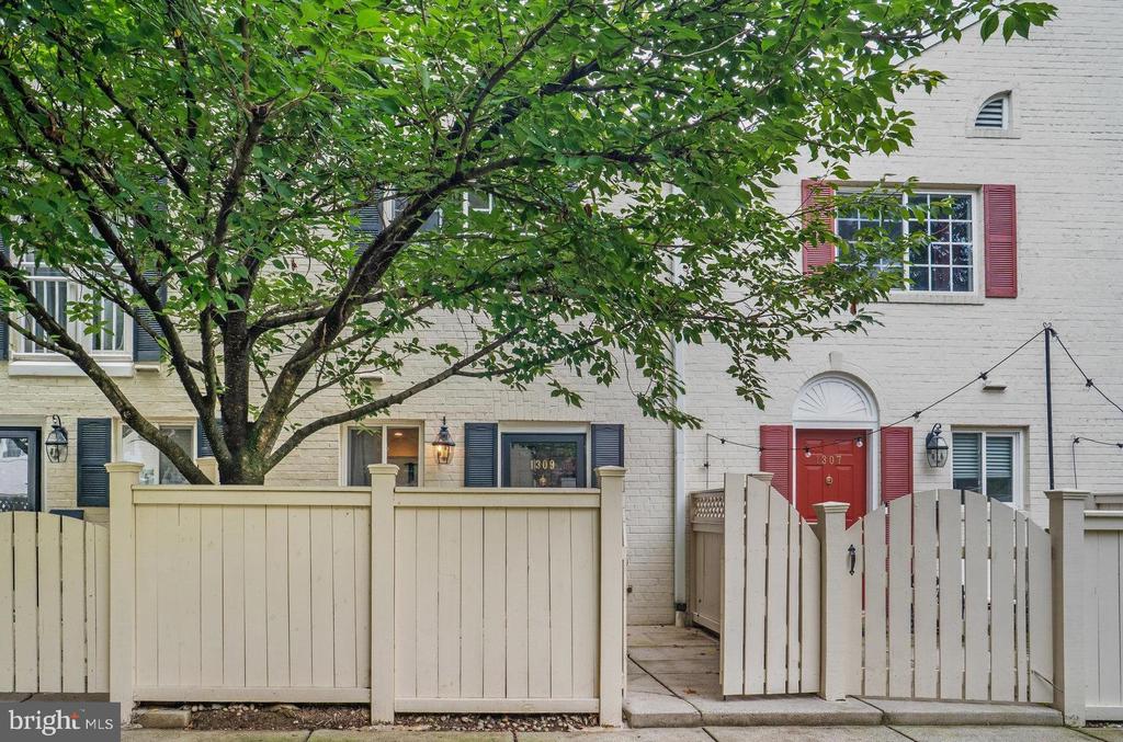 1309 N VAN DORN STREET