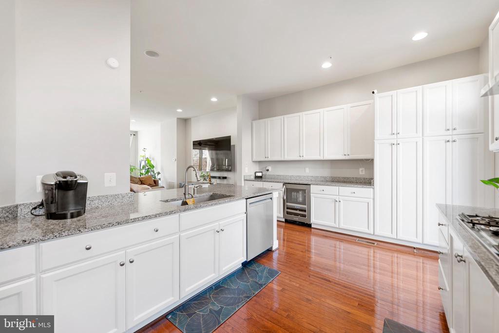 710 E HOWELL AVENUE