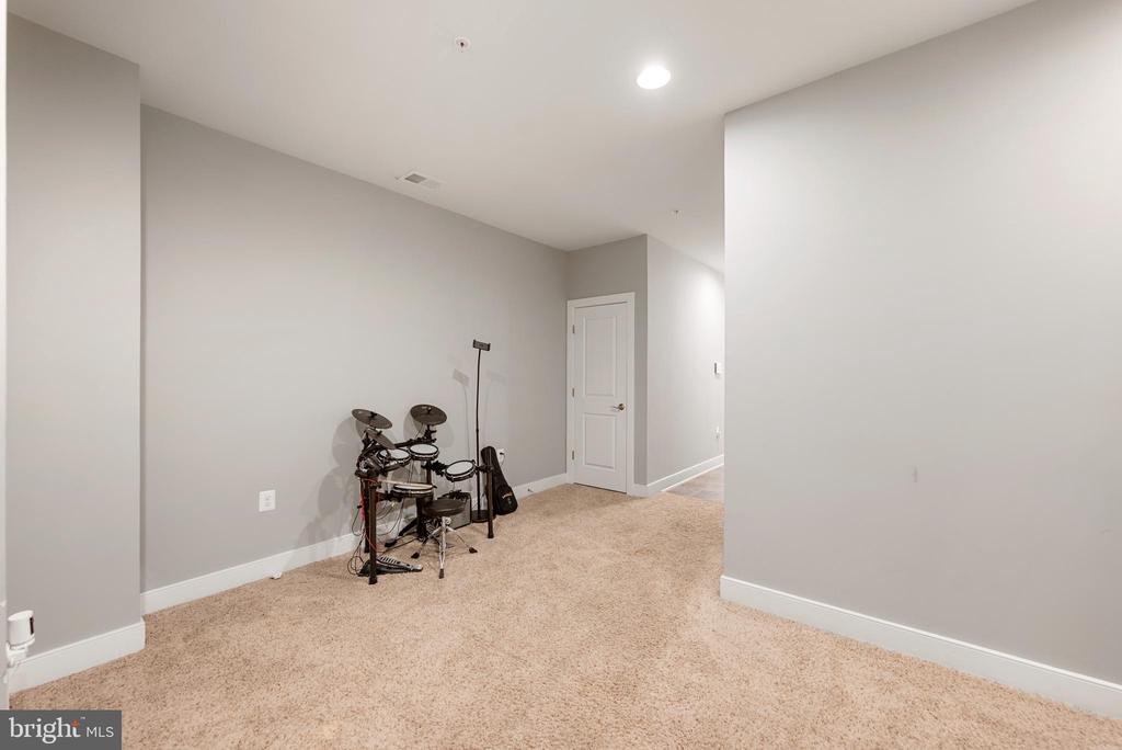 710 E HOWELL AVENUE
