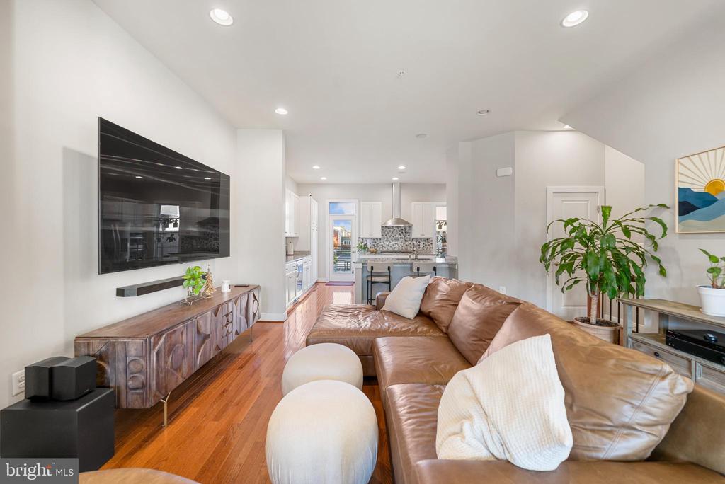 710 E HOWELL AVENUE