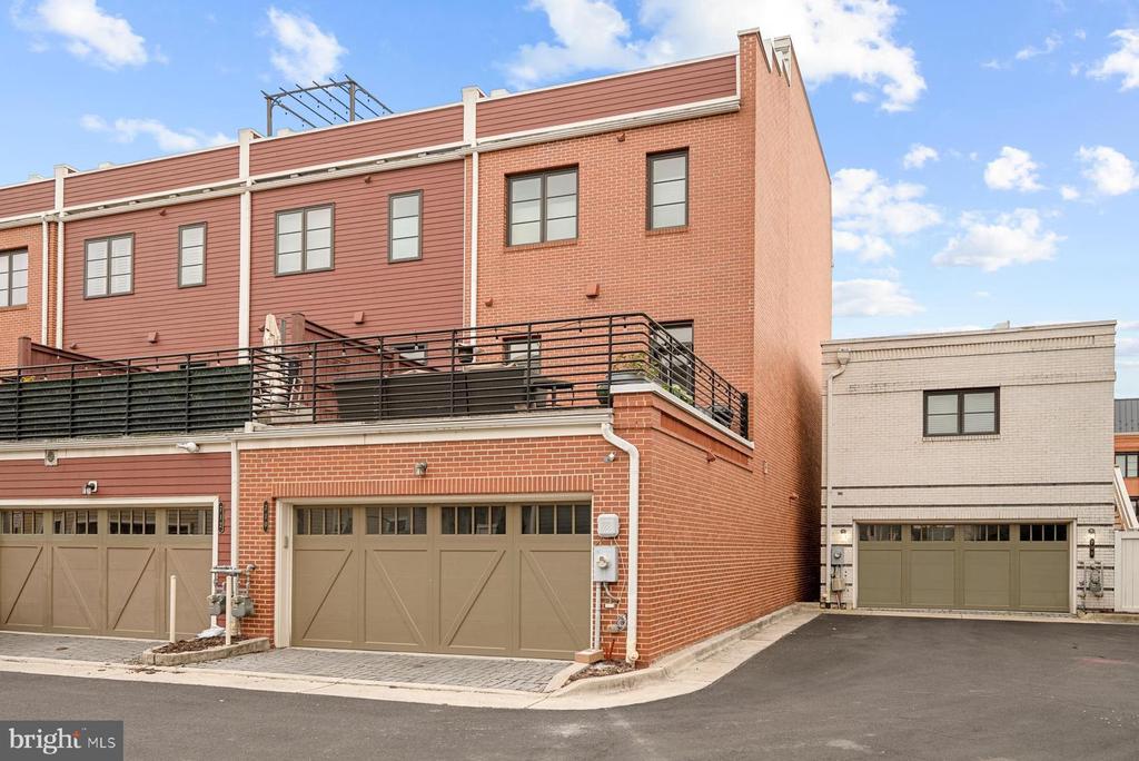 710 E HOWELL AVENUE