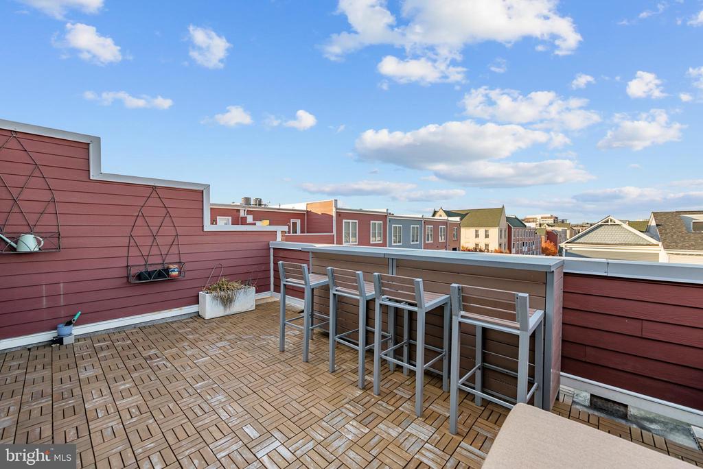 710 E HOWELL AVENUE
