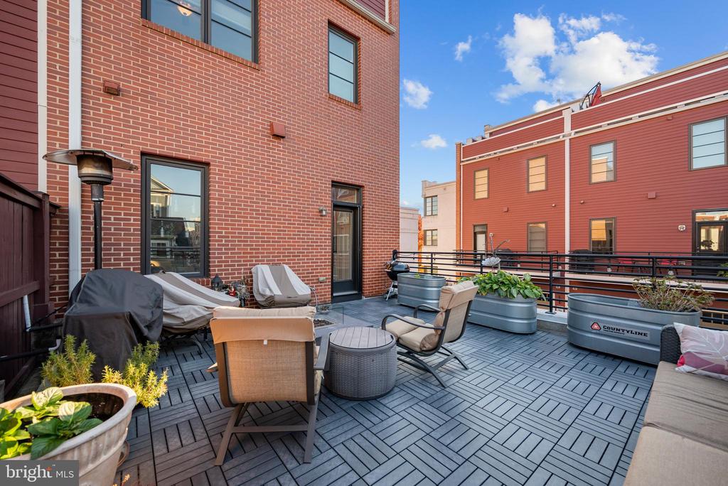 710 E HOWELL AVENUE