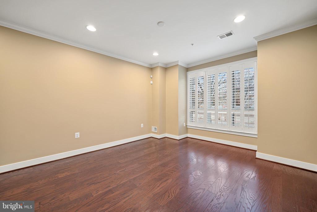 2111 RICHMOND HIGHWAY 101