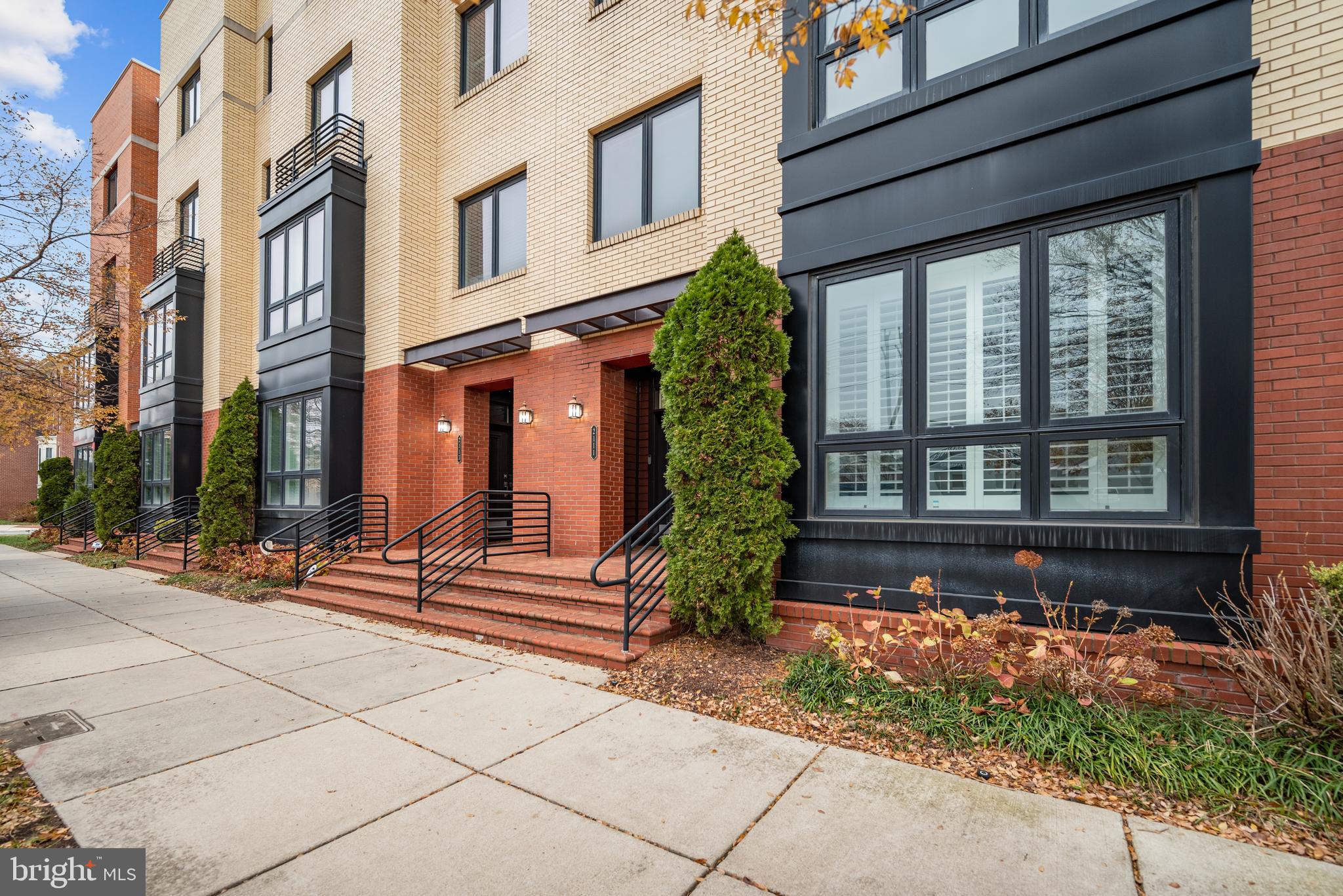 2111 RICHMOND HIGHWAY 101