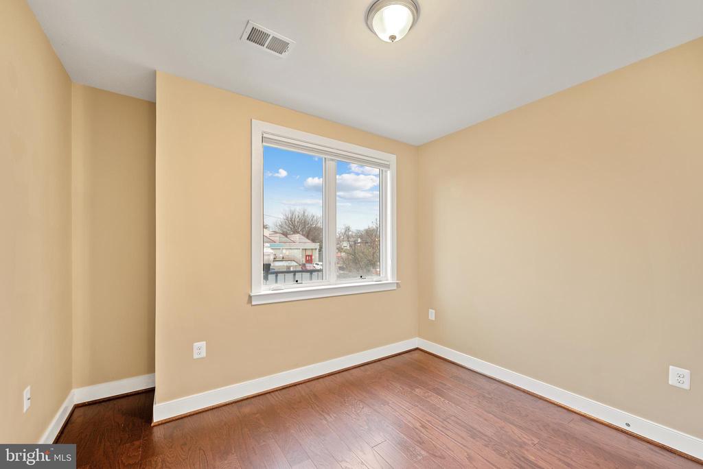 2111 RICHMOND HIGHWAY 101