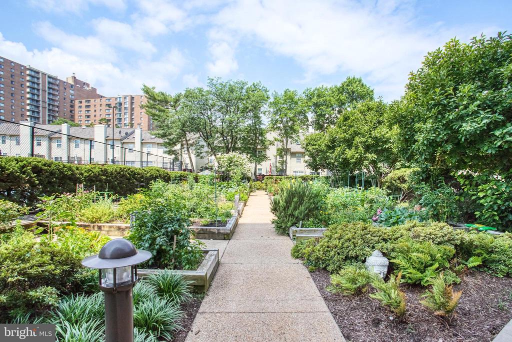 5300 HOLMES RUN PARKWAY 1413