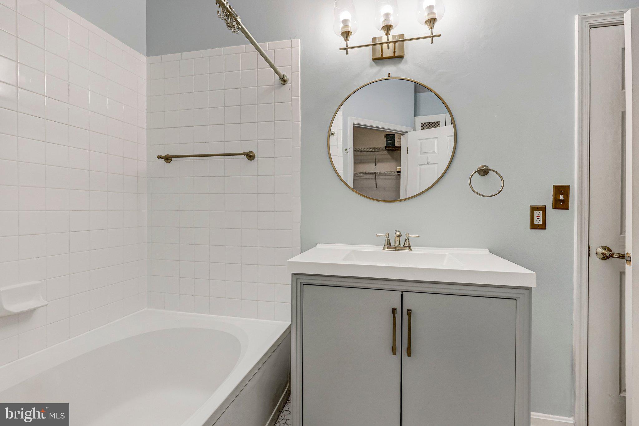 4560 STRUTFIELD LANE 1110