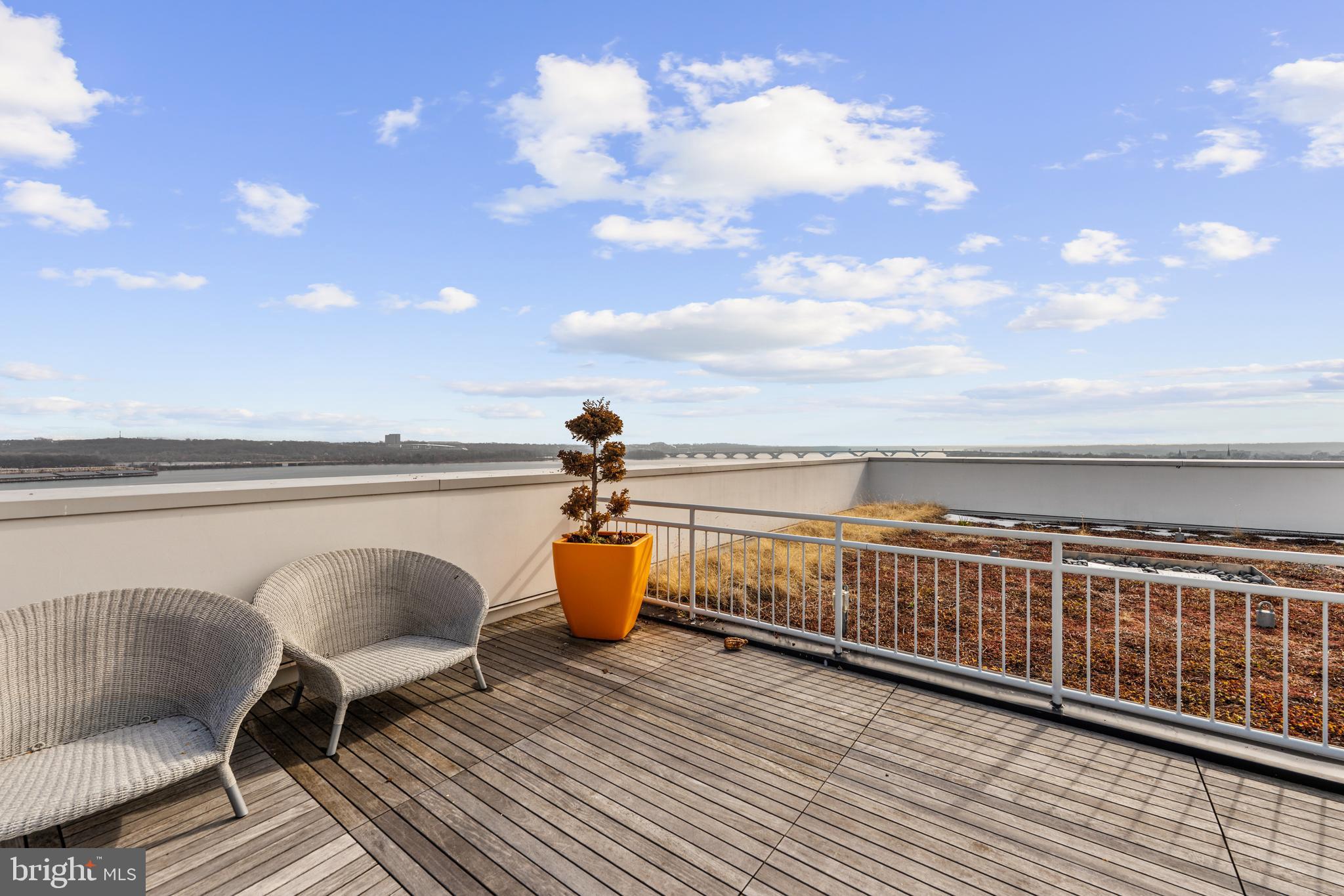 925 N FAIRFAX STREET 507