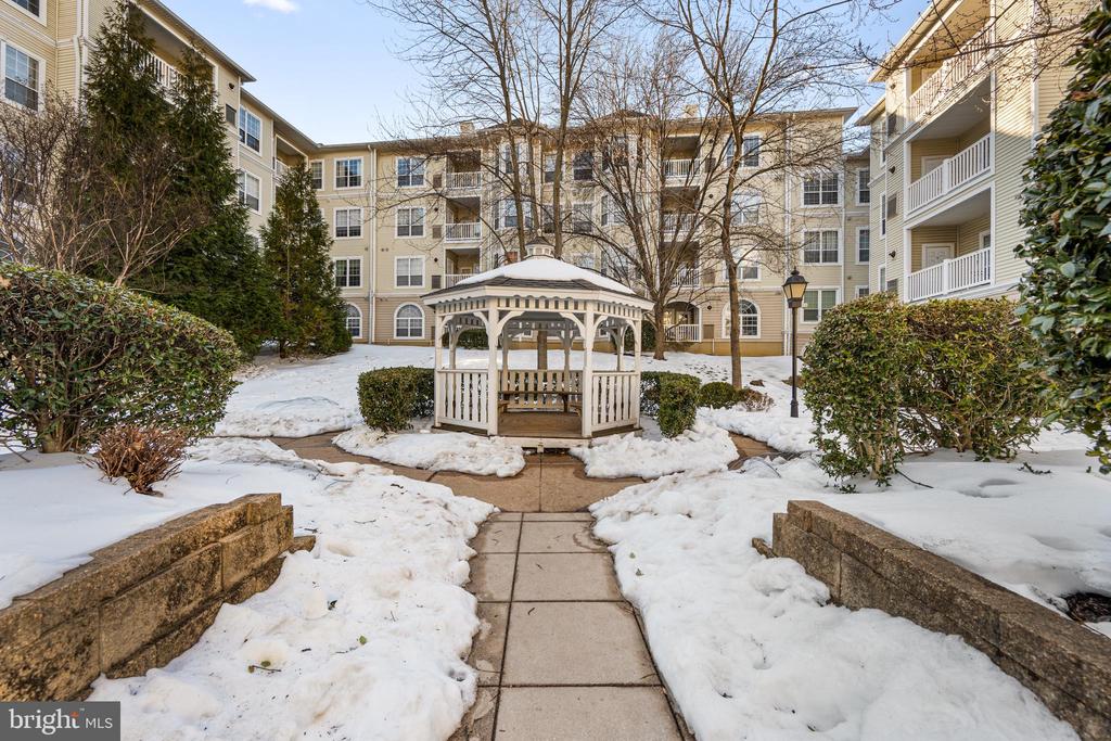 4551 STRUTFIELD LANE 4303