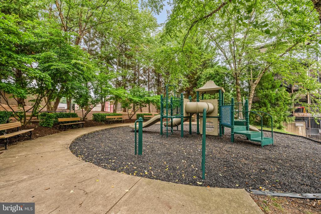 4854 EISENHOWER AVENUE 157