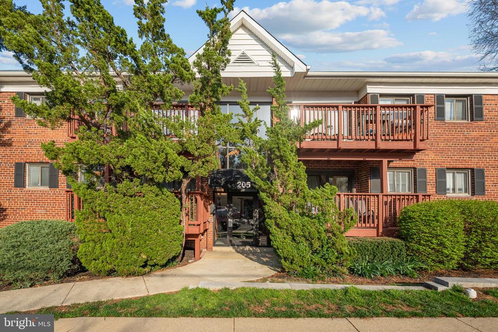 205 SKYHILL ROAD 4