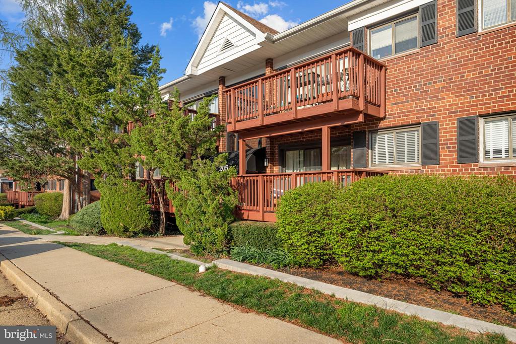 205 SKYHILL ROAD 4