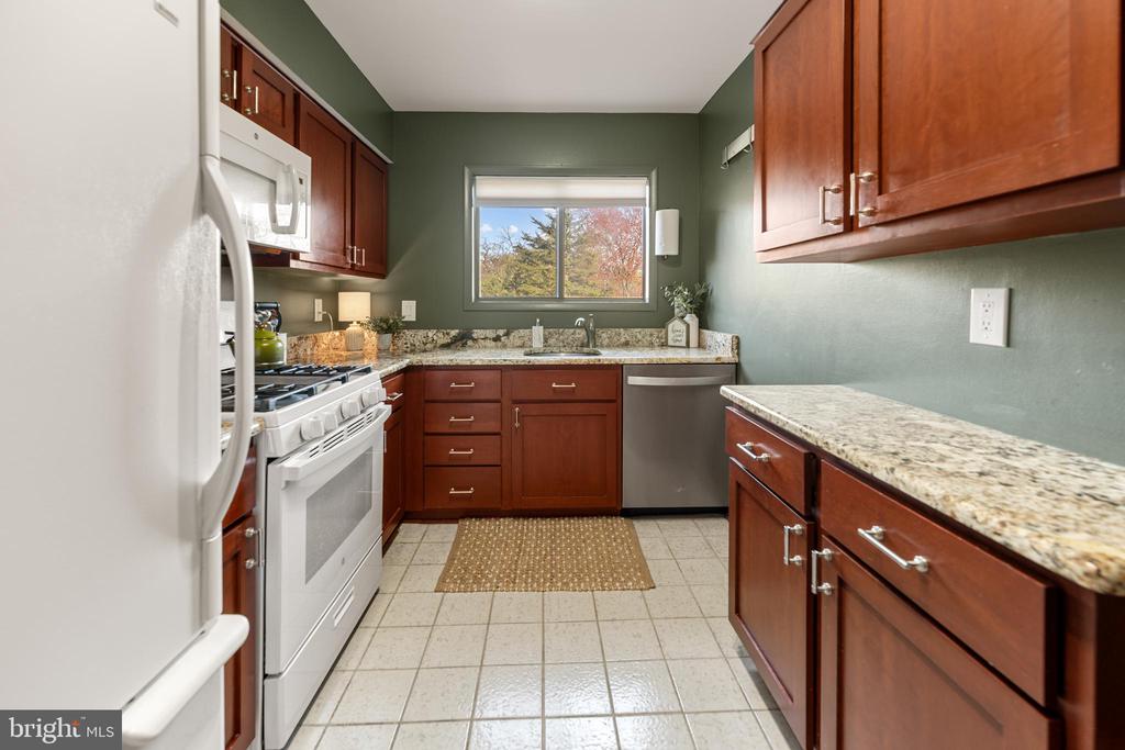 205 SKYHILL ROAD 4