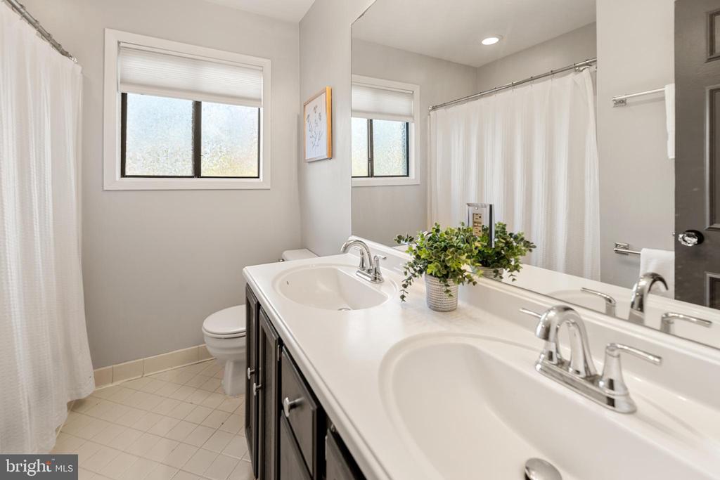205 SKYHILL ROAD 4