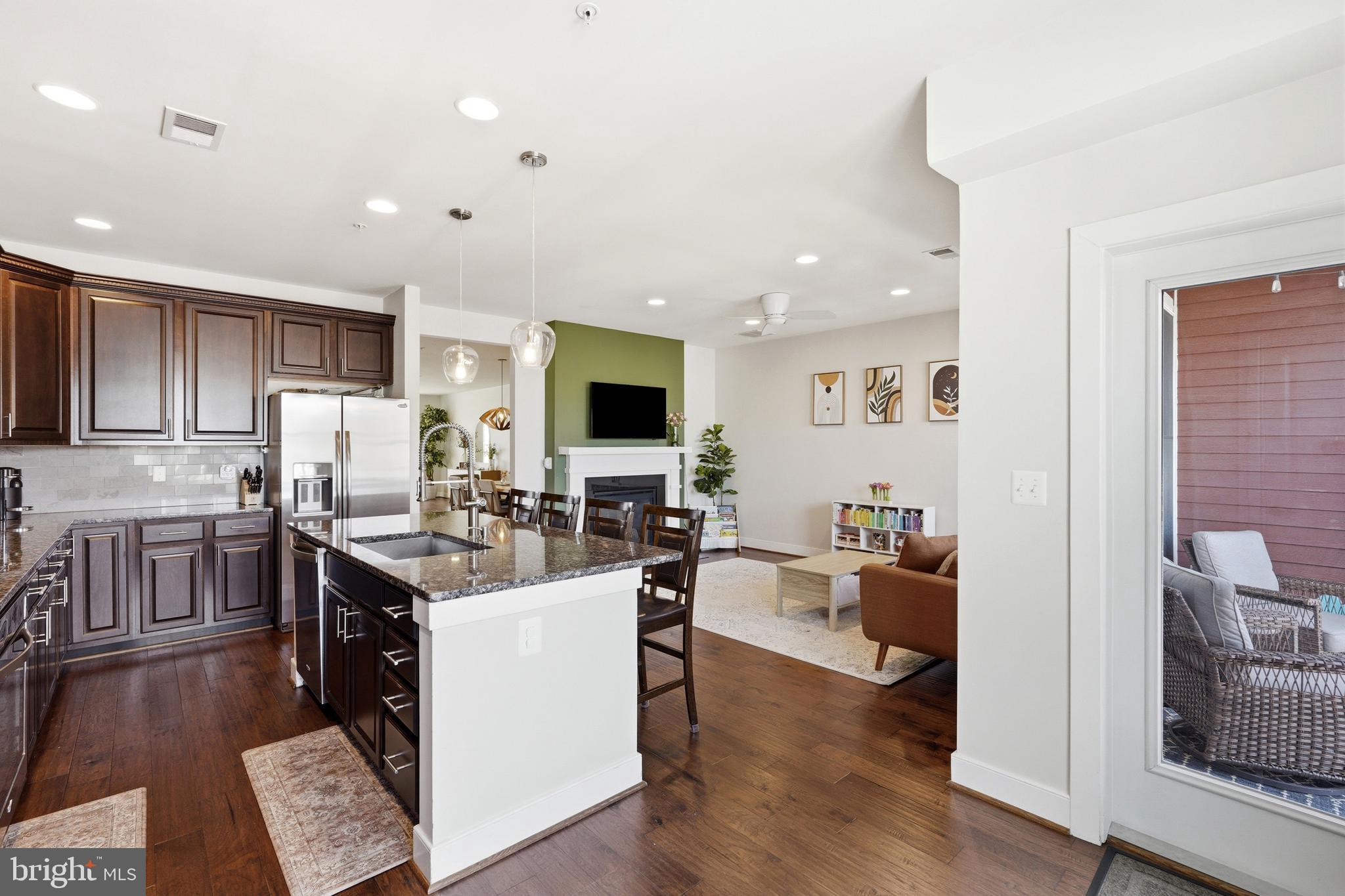 2206 POTOMAC AVENUE 102