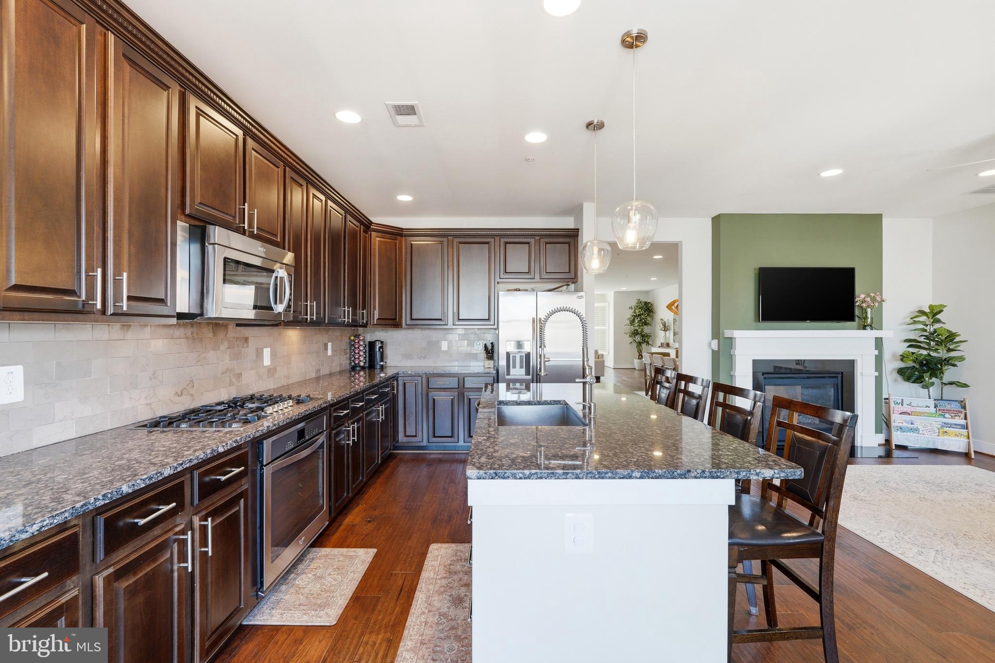 2206 POTOMAC AVENUE 102